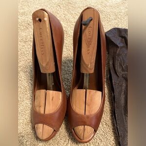 Great peep toe shoes. Great for work or going out